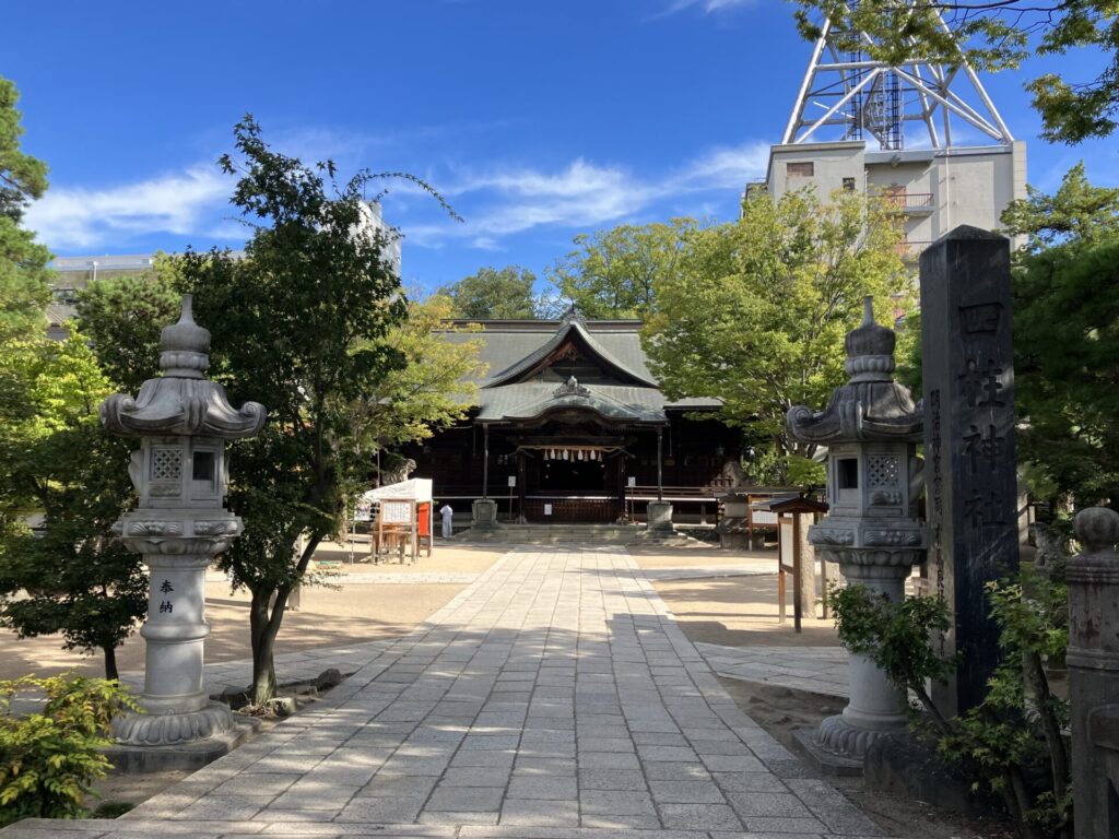 四柱神社拝殿