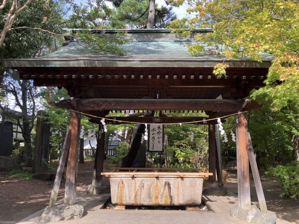 四柱神社 手水舎