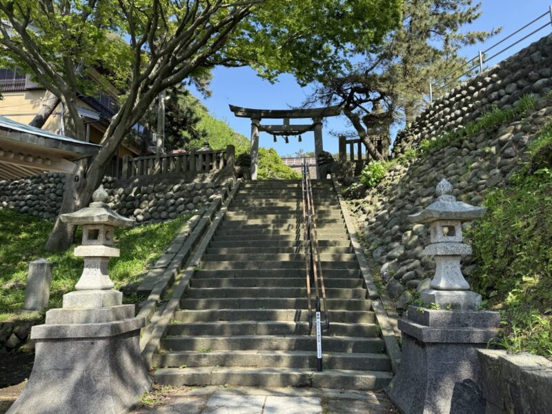 能生白山神社階段