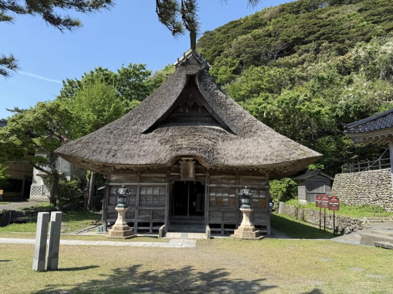 能生白山神社拝殿