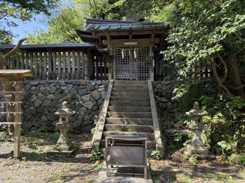 能生白山神社本殿