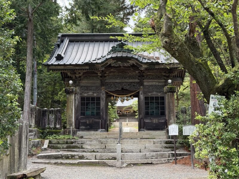 裕明門